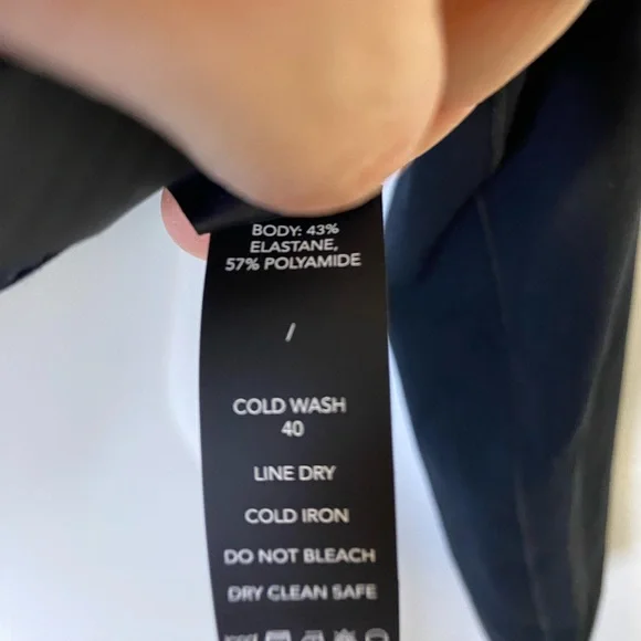 WONE The Rashee Mockneck Crop Top long Sleeve - Picture 8 of 8